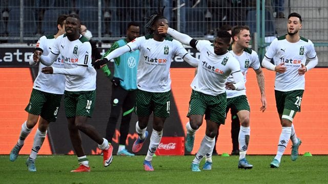 Mönchengladbach kam gegen Wolfsburg nach einem 0:2-Rückstand noch zurück. Mönchengladbach kam gegen Wolfsburg nach einem 0:2-Rückstand noch zurück.
