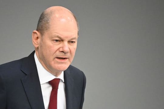 Bundeskanzler Olaf Scholz während der Sondersitzung des Bundestags zum Krieg in der Ukraine.