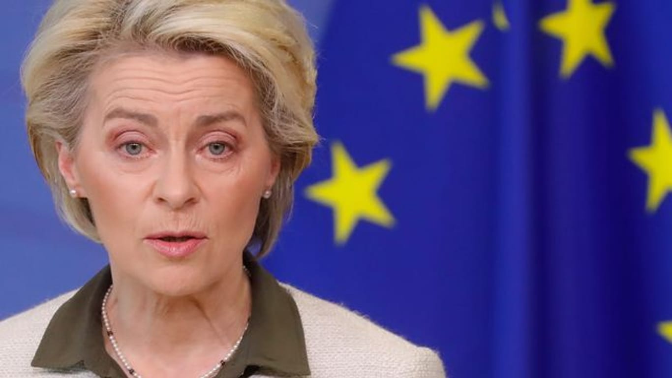 Nach Angaben von EU-Kommissionspräsidentin Ursula von der Leyen finanziert die Europäische Union erstmlas den Kauf und die Lieferung von Waffen an ein Land, das angegriffen wird.