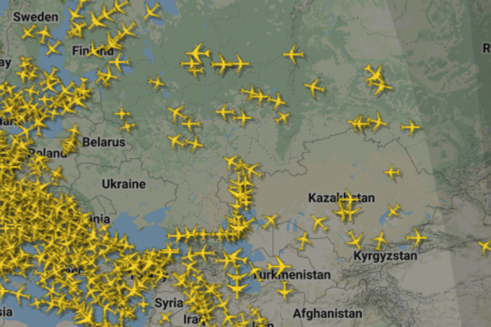 Ein Screenshot von Flightradar24.com: Er zeigt den freien Luftraum über der Ukraine und wenig Flugverkehr über Russland am Sonntag, den 27. Februar 2022.