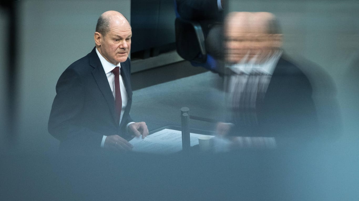 Kanzler Olaf Scholz im Bundestag: Er kündigte eine massive Erhöhung der deutschen Rüstungsausgaben an.