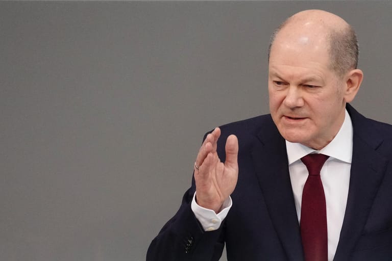 Bundeskanzler Olaf Scholz (SPD): In einer Rede im Bundestag verkündete er wegweisende Entscheidungen für die Zukunft Deutschlands nach dem Ukraine-Krieg.