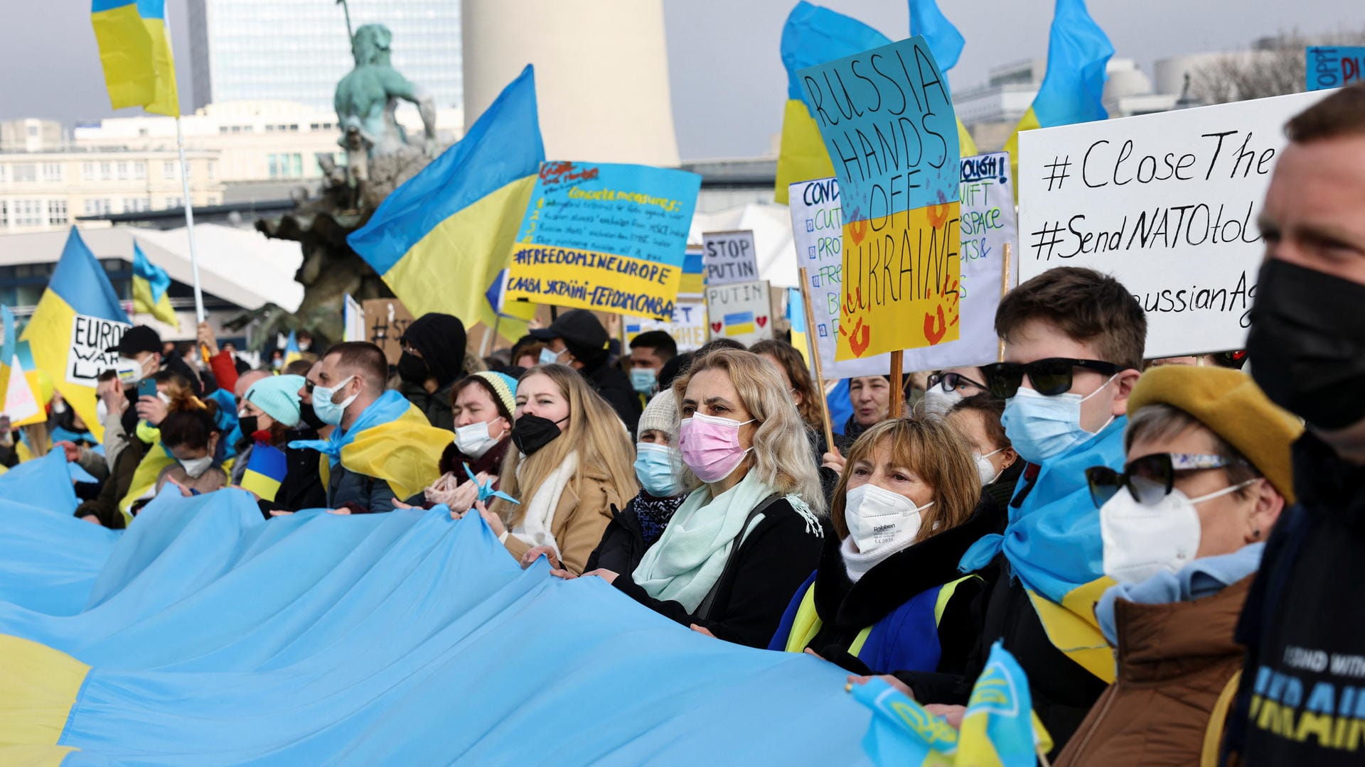 "Hände weg von der Ukraine": Die Demonstranten forderten das Ende der russischen Angriffe.