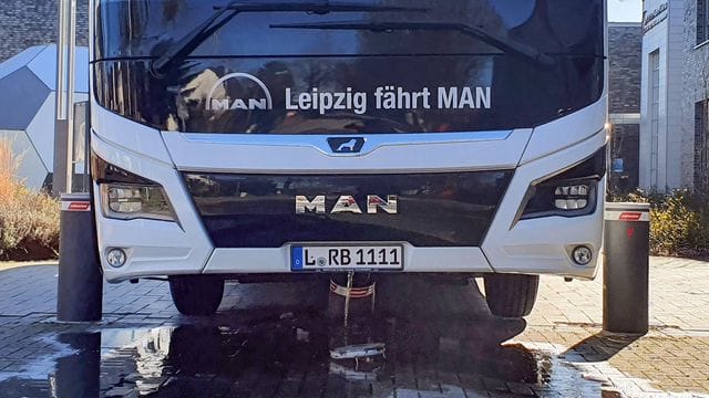Der Mannschaftsbus von RB Leipzig hatte einen kleinen Unfall.