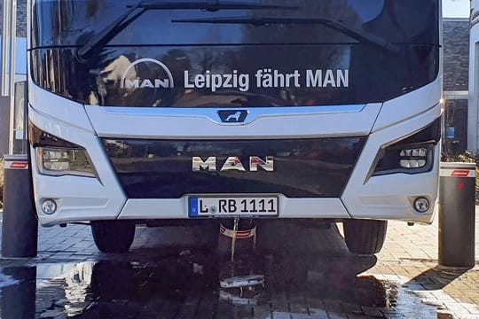 Der Mannschaftsbus von RB Leipzig hatte einen kleinen Unfall.