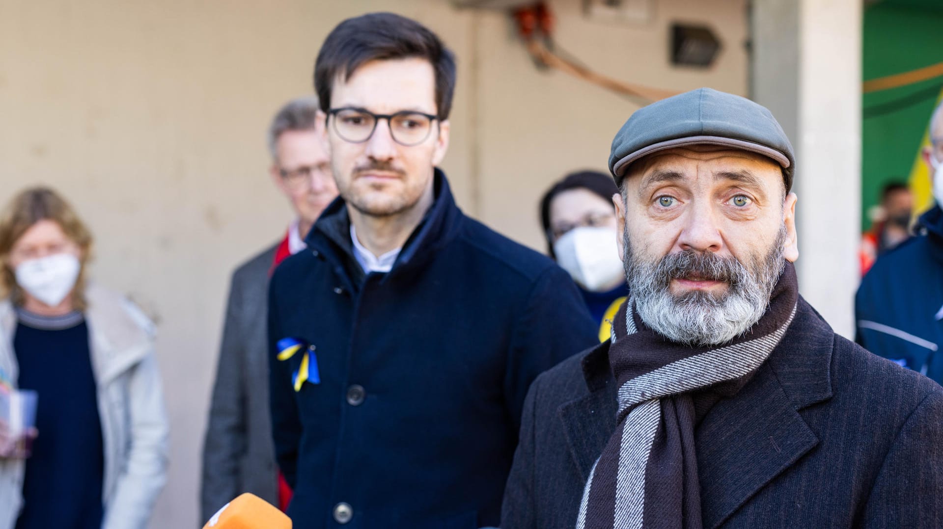 Roman Korniko (r): Nach seiner Ankunft dankte der Leiter des Kinderheimes in einer emotionalen Rede der Stadtmission und dem Freiburger OB Martin Horn (l).