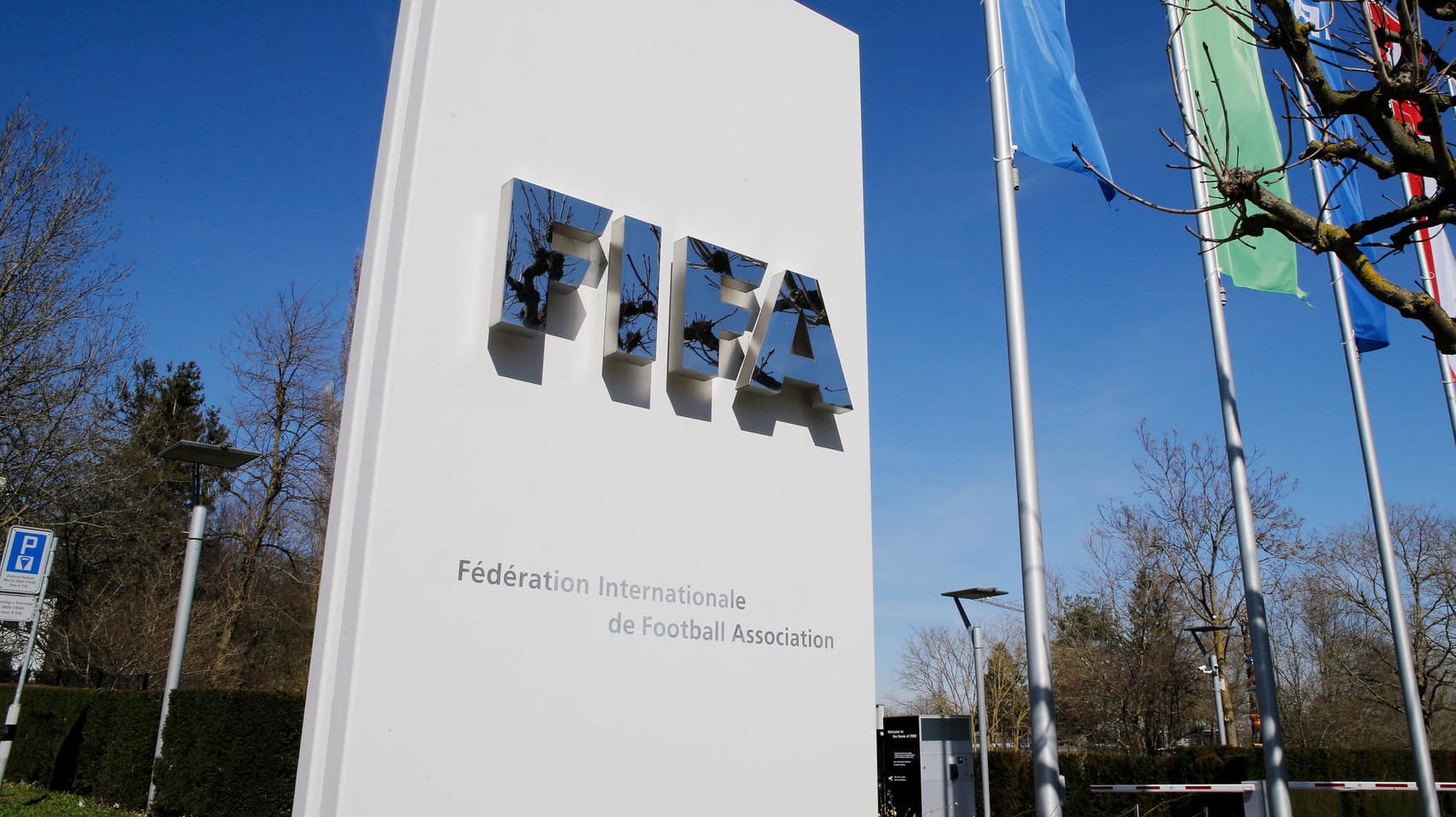 Der Haupsitz der Fifa in Zürich: Der Weltverband beschloss am Sonntagabend erste Sanktionen gegen Russland. Der Haupsitz der Fifa in Zürich: Der Weltverband beschloss am Sonntagabend erste Sanktionen gegen Russland.