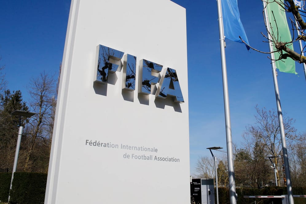 Der Haupsitz der Fifa in Zürich: Der Weltverband beschloss am Sonntagabend erste Sanktionen gegen Russland.