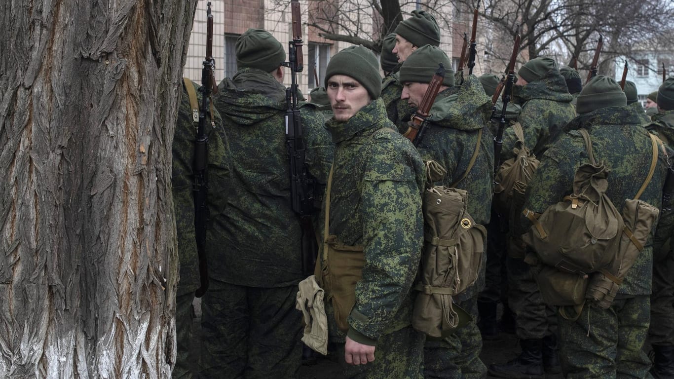 Prorussische Separatisten im Donbass: Nach dem russischen Angriff auf Russland können Separatisten und russische Armee im Osten der Ukraine nur mühsam Geländegewinne erzielen.