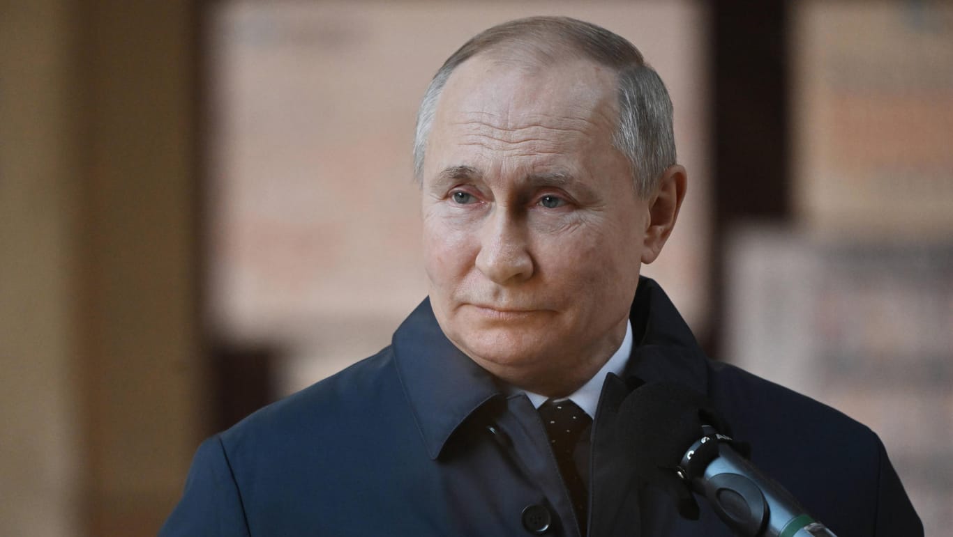 Wladimir Putin: Der russische Präsident gerät nach seinem Angriff auf die Ukraine zunehmend in Bedrängnis.