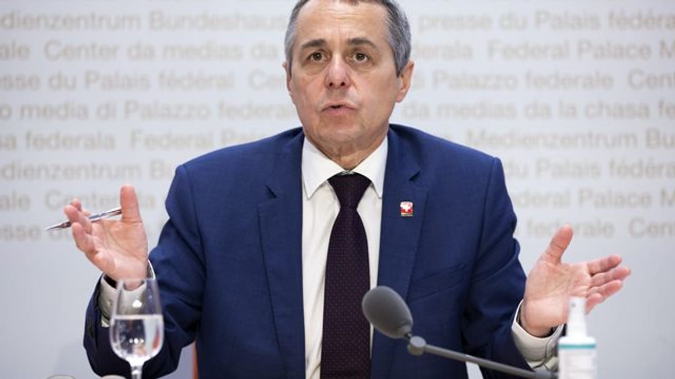 Der schweizer Außenminister Ignazio Cassis bei einer Pressekonferenz.
