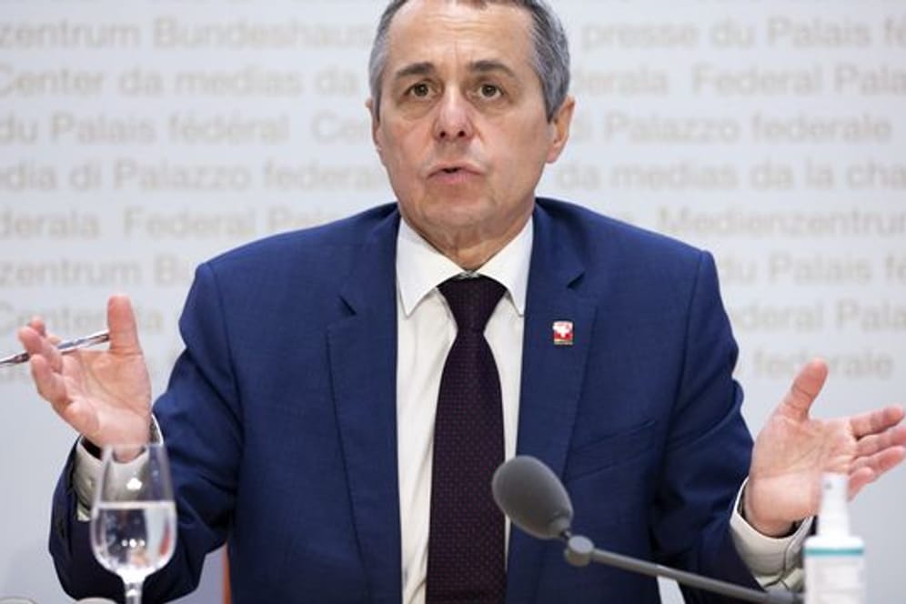 Der schweizer Außenminister Ignazio Cassis bei einer Pressekonferenz.