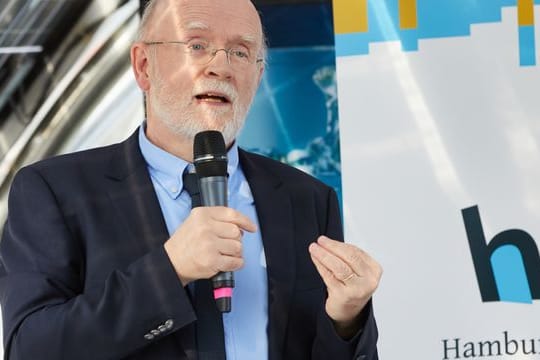 Der Meeresbiologe Hans-Otto Pörtner sagt, die Welt befinde sich im entscheidenden Jahrzehnt, um das Ruder beim Klimawandel noch herumzureißen.