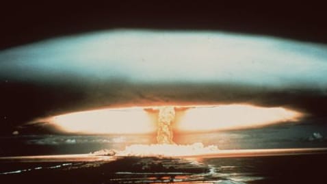 Die Explosion einer Atombombe bei einem Test.