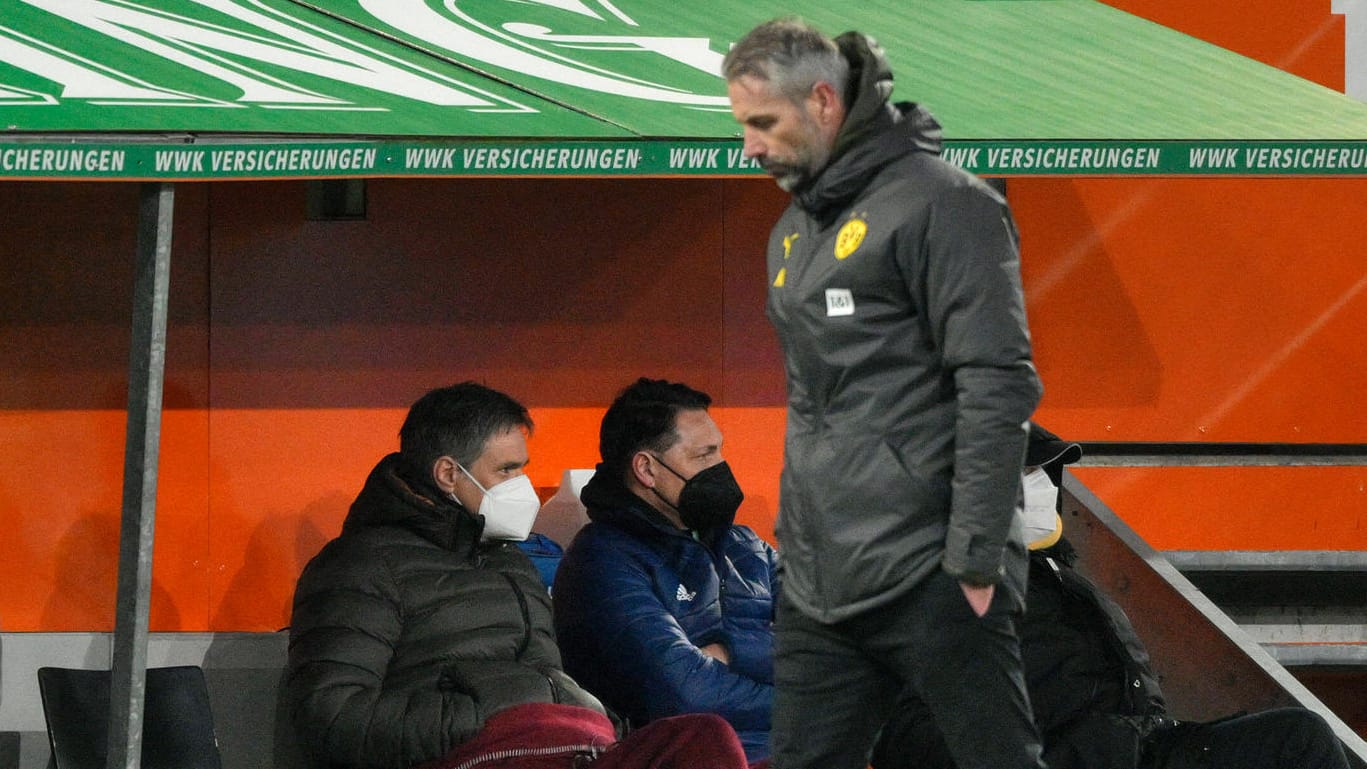 Unzufrieden: BVB-Trainer Marco Rose während des Spiels in Augsburg. Unzufrieden: BVB-Trainer Marco Rose während des Spiels in Augsburg.