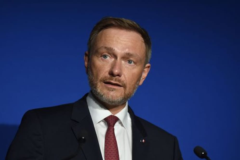 "Unser Ziel, auch mein Ziel, ist, dass wir im Laufe dieses Jahrzehnts eine der handlungsfähigsten, schlagkräftigsten Armeen in Europa bekommen", sagt FDP-Finanzminister Christian Lindner.