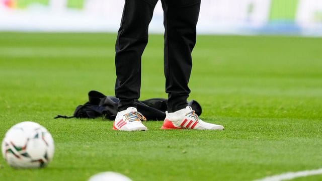 Jürgen Klopp hat eine klare Meinung zum russischen Einmarsch in die Ukraine: "Krieg eines wirklich bösen Mannes". Jürgen Klopp hat eine klare Meinung zum russischen Einmarsch in die Ukraine: "Krieg eines wirklich bösen Mannes".