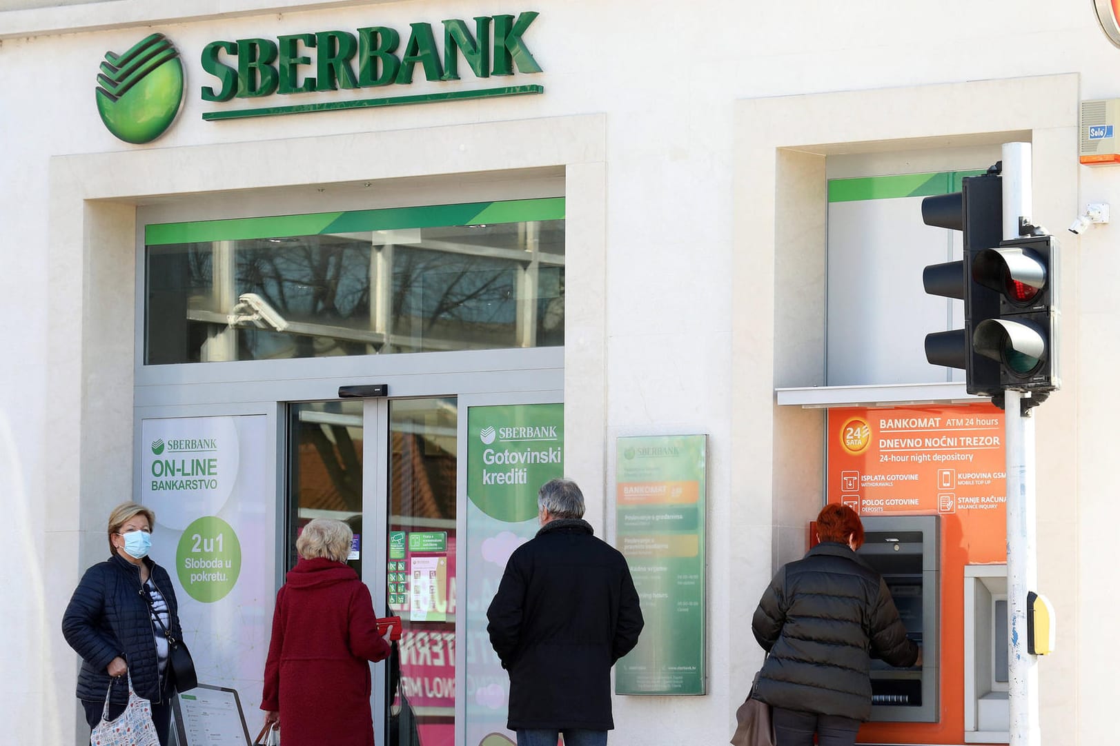 Kunden der Sberbank in Kroatien: Die russische Bank hat Tochtergesellschaften in Österreich, Kroatien und Slowenien. Kunden der Sberbank in Kroatien: Die russische Bank hat Tochtergesellschaften in Österreich, Kroatien und Slowenien.