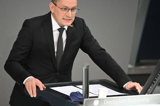 "Für die Kriegshandlungen sind nicht die Ukrainer verantwortlich", sagt der AfD-Fraktionsvorsitzende Tino Chrupalla.