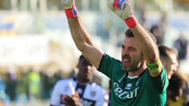 Torhüter-Legende Gianluigi Buffon spielt immer noch Fußball.