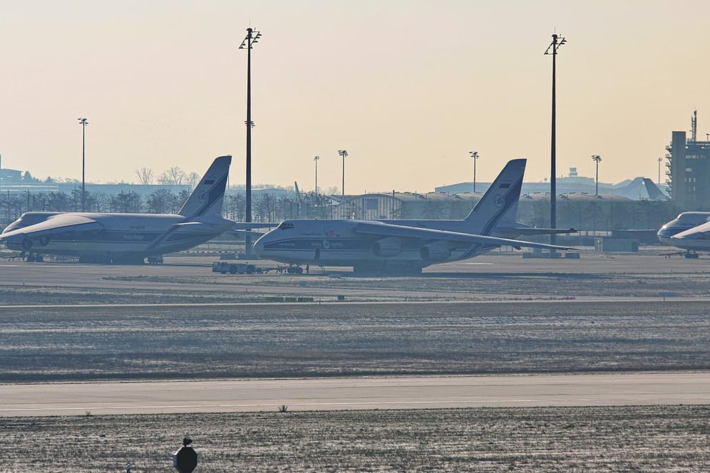 Der Stützpunkt der Wolga Dnejpr und Antonov Airlines auf dem Flughafen Leipzig/Halle (Archivbild): Mehrere Antonov Flieger stehen hier zur Wartung.