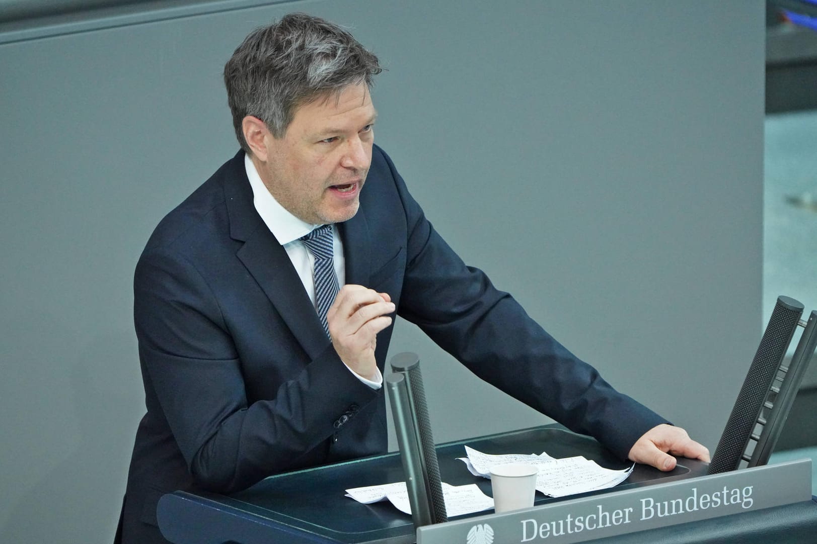 Bundeswirtschaftsminister Robert Habeck: Sein Ministerium will mit einer nationalen Gasreserve die Abhängigkeit von russischen Lieferungen schmälern. Bundeswirtschaftsminister Robert Habeck: Sein Ministerium will mit einer nationalen Gasreserve die Abhängigkeit von russischen Lieferungen schmälern.
