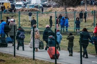 Polnisches Grenzgebiet: Zahlreiche Menschen verlassen nach dem Angriff Russlands auf die Ukraine das Land.