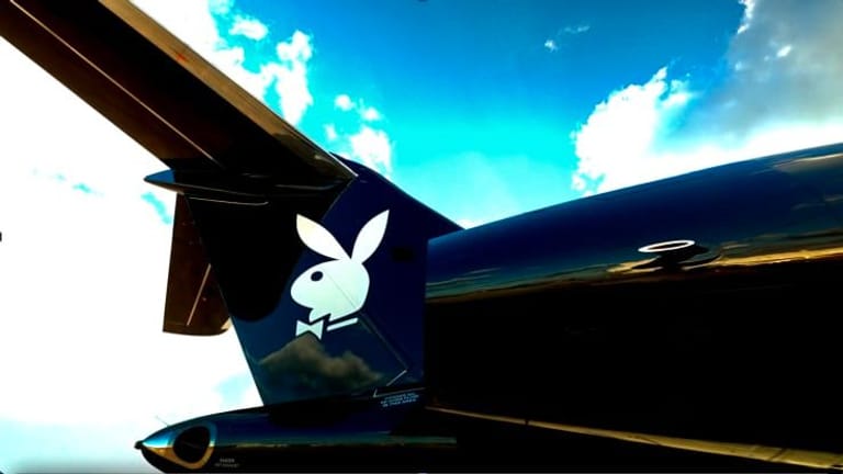 Der Bombardier-Jet mit Playboy-Logo.