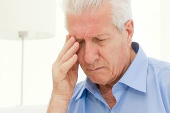 Eine Alzheimer-Demenz fällt zuerst durch Beeinträchtigungen der Gedächtnisleistungen auf.