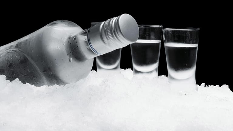 Eiskalt und glasklar: Wodka.