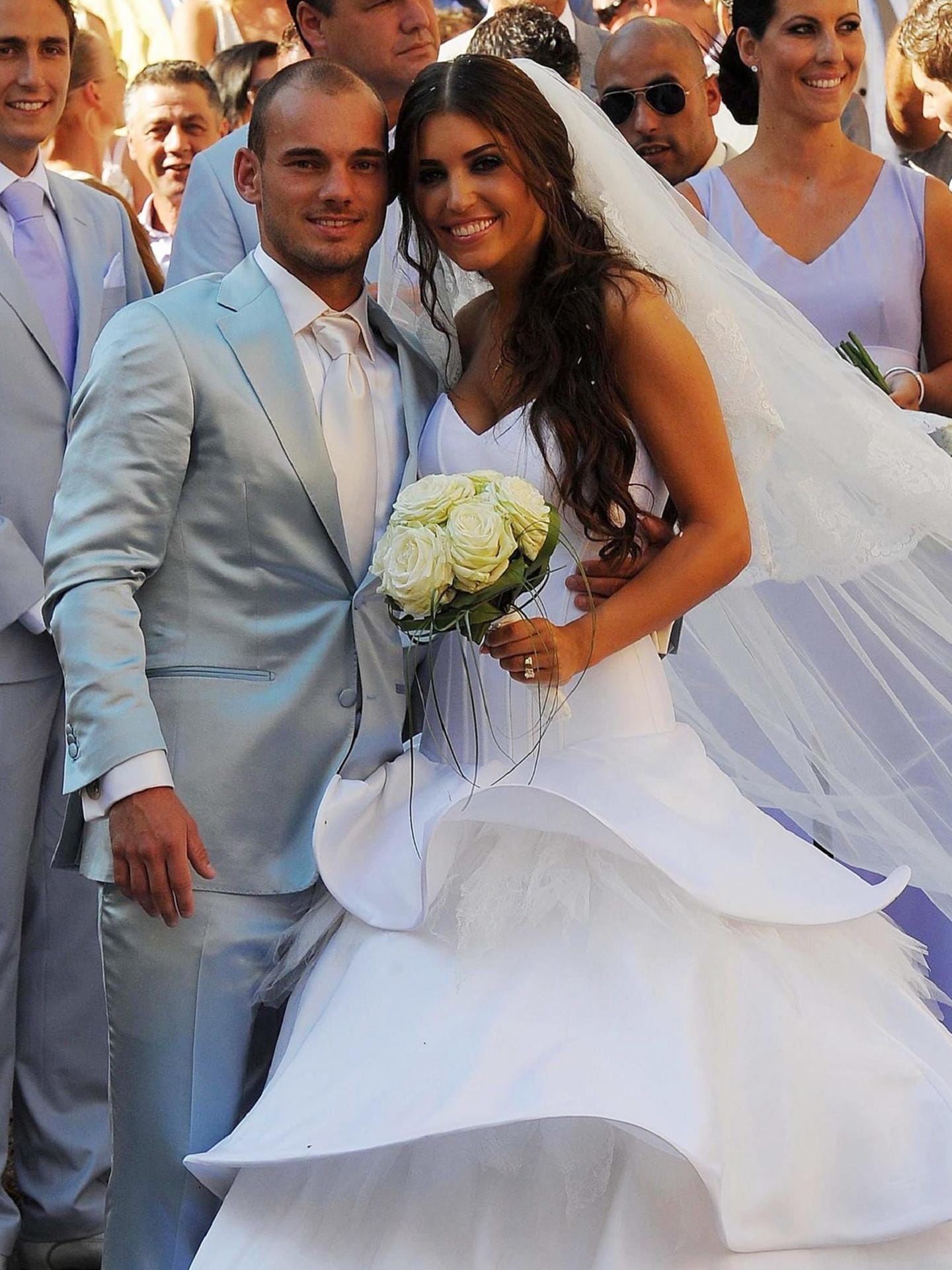 Wesley Sneijder und Yolanthe Cabau: Kurz nach der WM 2010 heiratete der Fußballer seine langjährige Model-Freundin im italienischen Castelnuovo Berardegna. 2019 trennte sich das Paar.