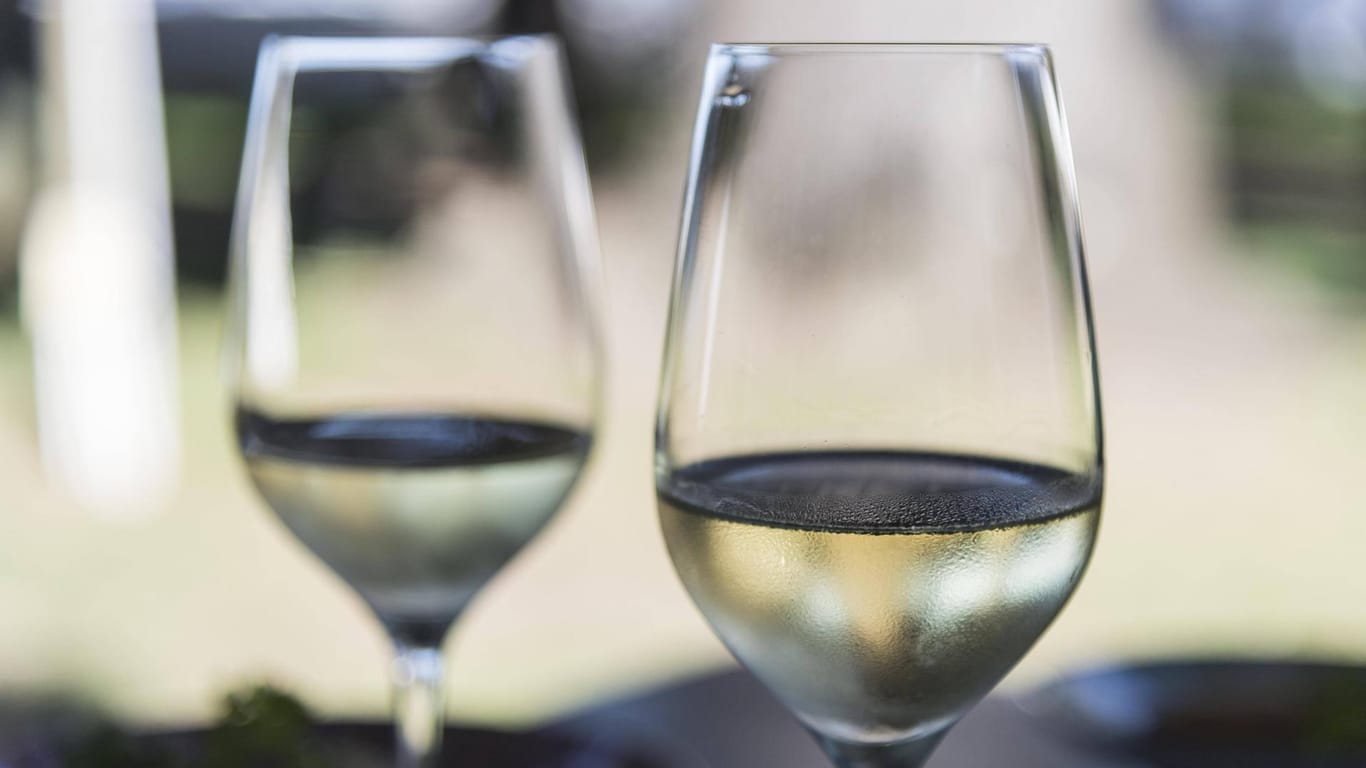 Wer einen guten Weißwein kaufen will, hat die Qual der Wahl. Der Wein-Experte gibt Tipps.