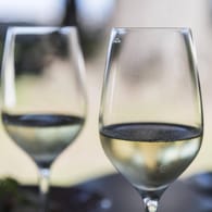 Wer einen guten Weißwein kaufen will, hat die Qual der Wahl. Der Wein-Experte gibt Tipps.