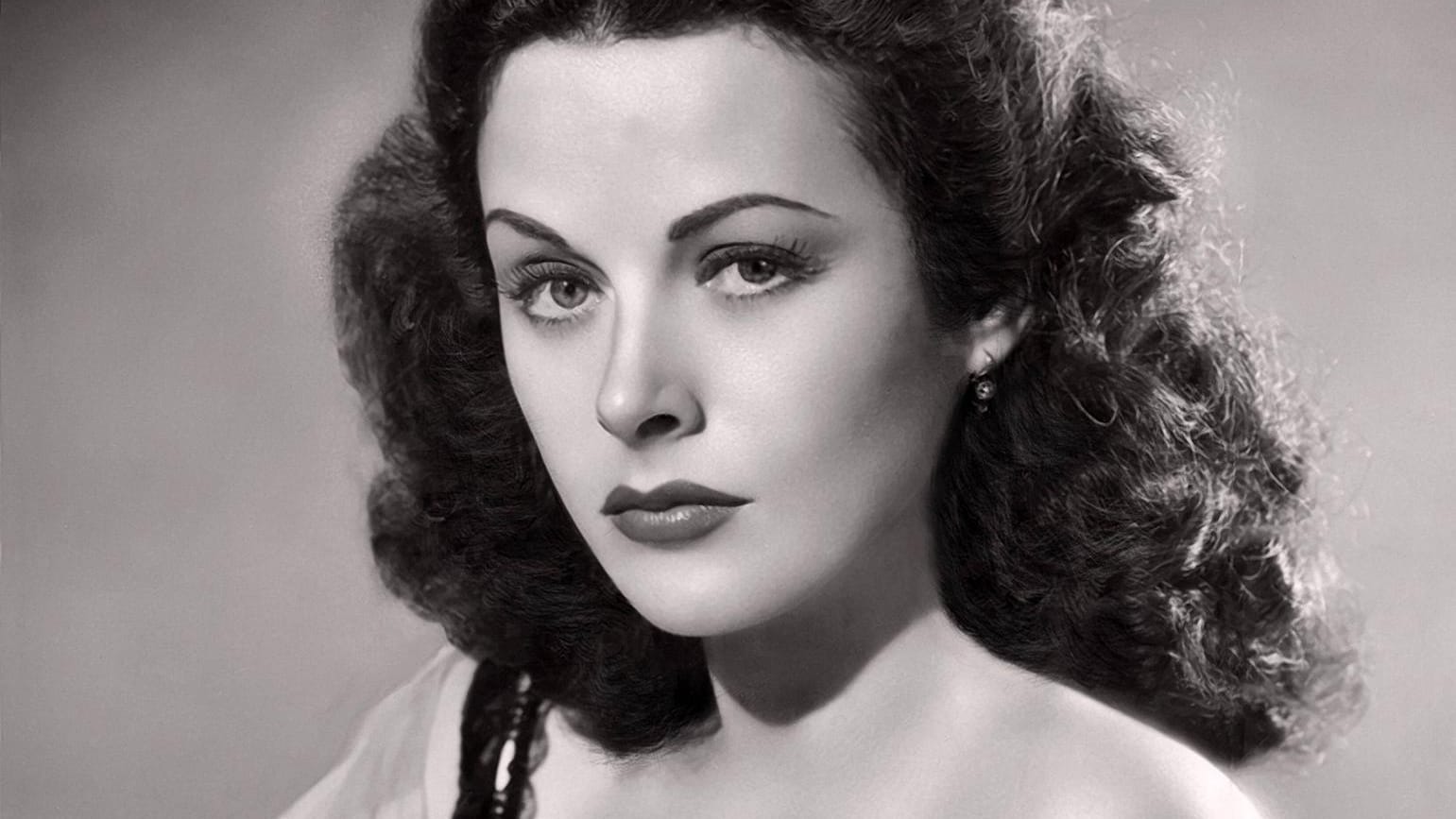 Hedy Lamarr: Sie war nicht nur eine erfolgreiche Schauspielerin, sondern auch die Erfinderin der drahtlosen Technologie, auf der Bluetooth basiert.