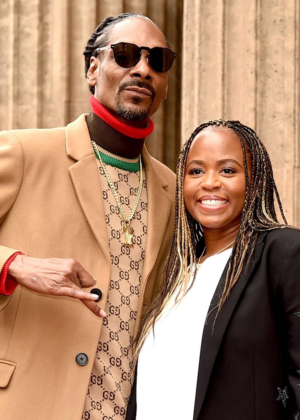 Snoop Dogg und Shante Broadus: Der Rapper heiratete seine Jugendliebe 1997. 7 Jahre später folgte die Scheidung wegen "unüberbrückbarer Differenzen". 2008 rauften sich die Zwei wieder zusammen, heirateten erneut und sind bis heute glücklich miteinander.