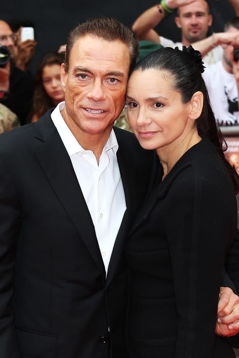 Jean-Claude Van Damme und Gladys Portuges: Der Schauspieler und die Bodybuilderin heirateten 1986. 1993 ließen sie sich scheiden. Nach langjähriger Trennung heirateten sie 1999 erneut. Diesmal hat es geklappt und die zwei sind glücklich miteinander.