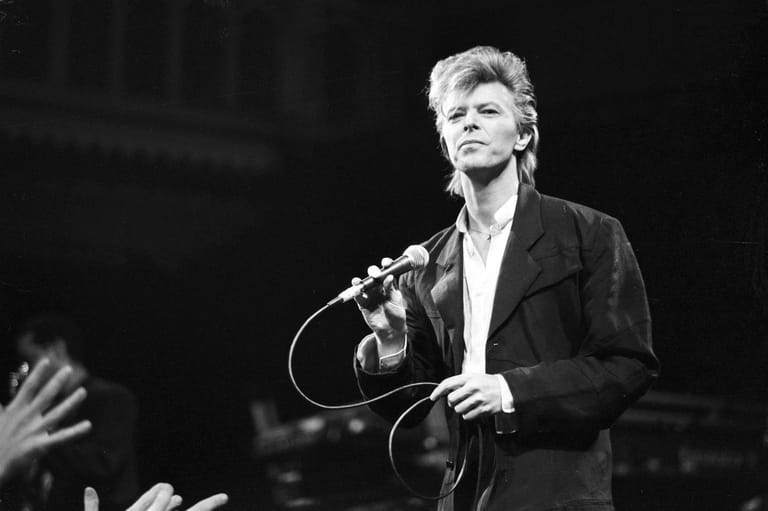 David Bowie: Ob als exzentrischer Ziggy Stardust oder in anderen Rollen, der androgyne Musiker verstand es, sich in Szene zu setzen. Er starb am 10. Januar 2016 an Krebs.