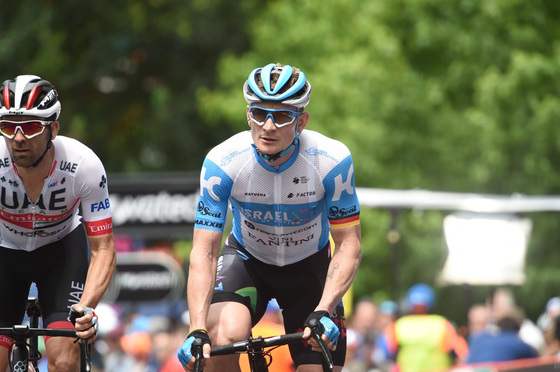 Andre Greipel (Israel Start-up! Nation, gab auf der 18. Etappe auf) - geb. am 16.07.1982 in Rostock - 10. Tour-Teilnahme - Beste Tour-Platzierung: 123. (2012) - Größte Erfolge: Etappensieger Tour de France (2011, 2012/3, 2013, 2014, 2015/4, 2016), Sieger Punktewertung Vuelta (2009), Etappensieger Vuelta (2009/4), Etappensieger Giro d'Italia (2008, 2010, 2015, 2016/3, 2017), Deutscher Meister (2013, 2014, 2016) - Profisiege: 156