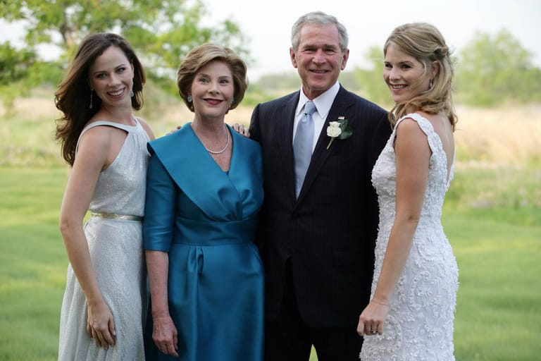 Barbara (links) und Jenna Bush (rechts): Die beiden sind die Töchter des ehemaligen US-Präsidenten George W. Bush und seiner Frau Laura.