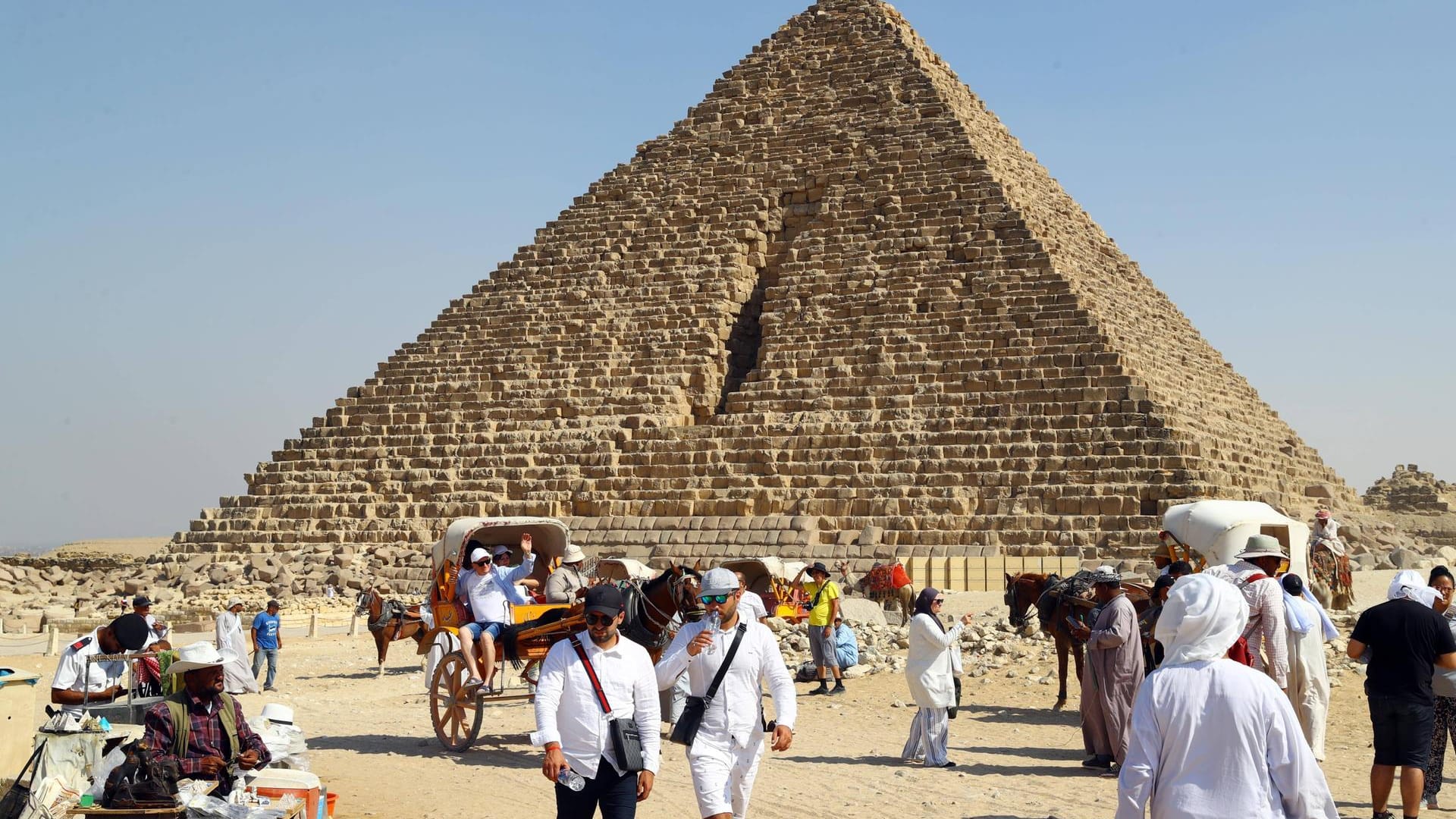 Touristen in Ägypten: Dort sind bisher nur etwa 30 Prozent der Bevölkerung geimpft.