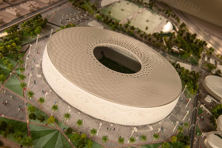 Al-Thumama-Stadion (Doha): 40.000 Plätze. Die zweite Arena der katarischen Hauptstadt ist im Oktober 2021 fertiggestellt worden. Das rundgebaute Stadion kostete im Bau fast 300 Millionen Euro und wird nach der WM auf 20.000 Plätze reduziert.