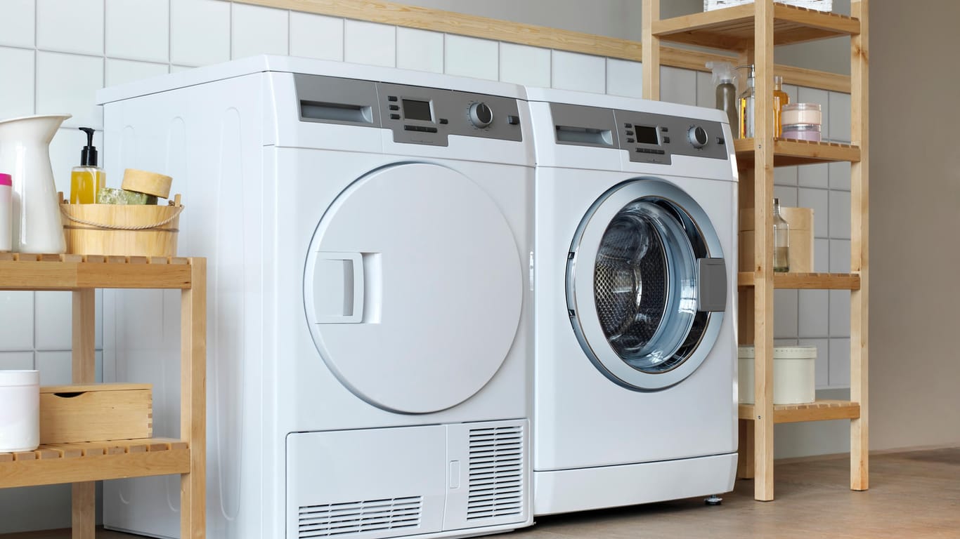 Haushaltsgeräte: Weiße Ware wie der Wäschetrockner oder die Waschmaschine sollten nicht unbedacht in einen Raum aufgestellt werden.