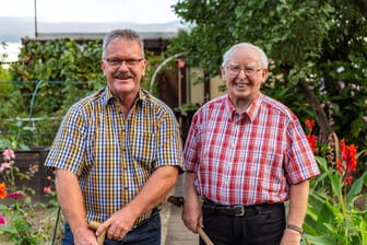 Frank Möller (links) und Gunthard Arnold: Die beiden werden als "Helden des Monats" für ihr Engagement im Stadtverband Erfurt der Kleingärtner e.V. geehrt.