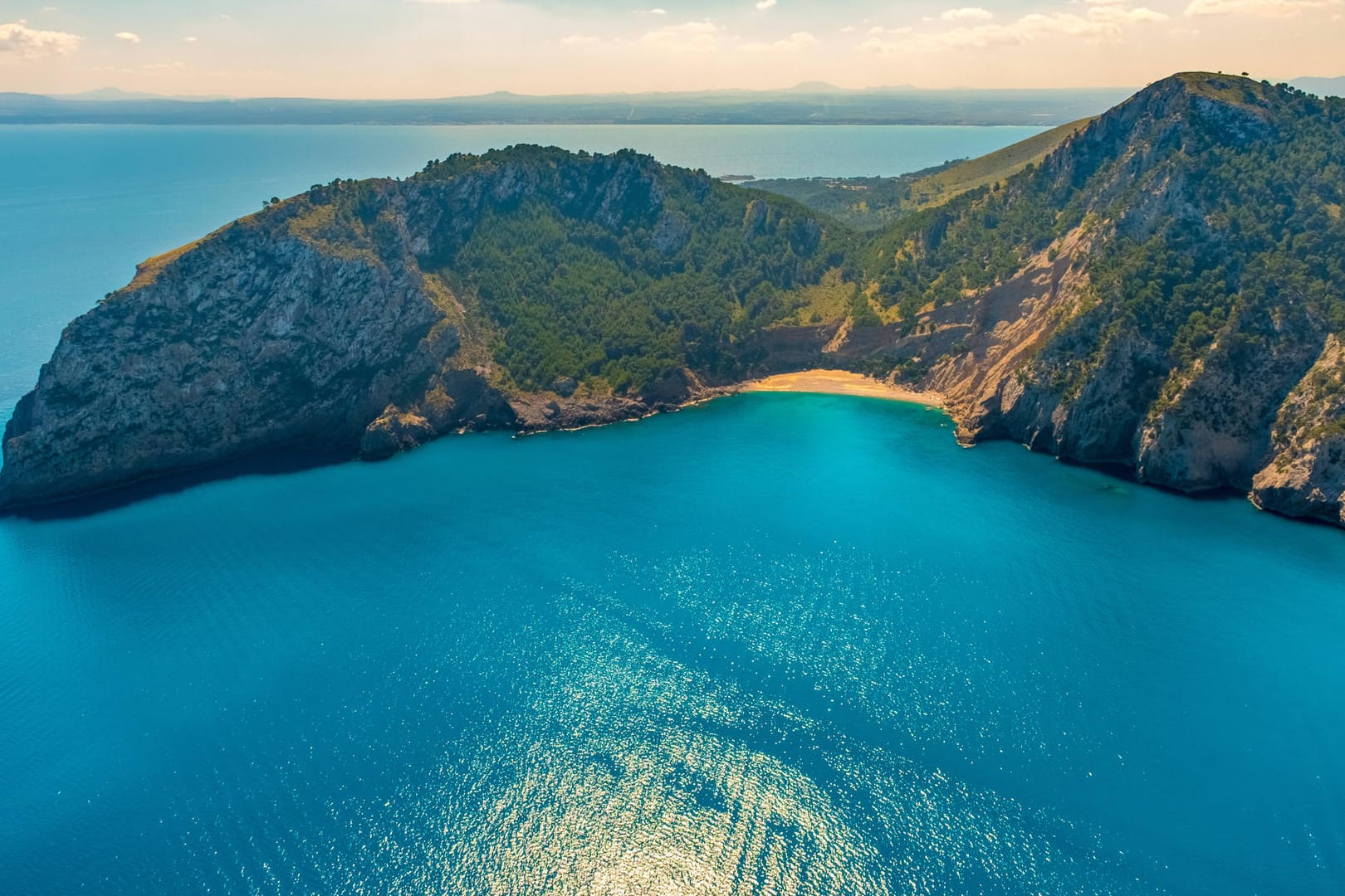 Kostenanstieg: Bezahlbarer Urlaub, etwa wie hier auf Mallorca, scheint immer weiter in die Ferne zu rücken.