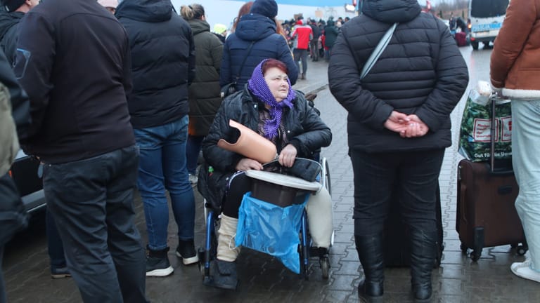 Die mobilitätseingeschränkte Elena Vasylewdka: Sie floh zusammen mit ihrer Nichte aus der Ukraine.