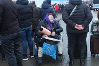 Die mobilitätseingeschränkte Elena Vasylewdka: Sie floh zusammen mit ihrer Nichte aus der Ukraine.