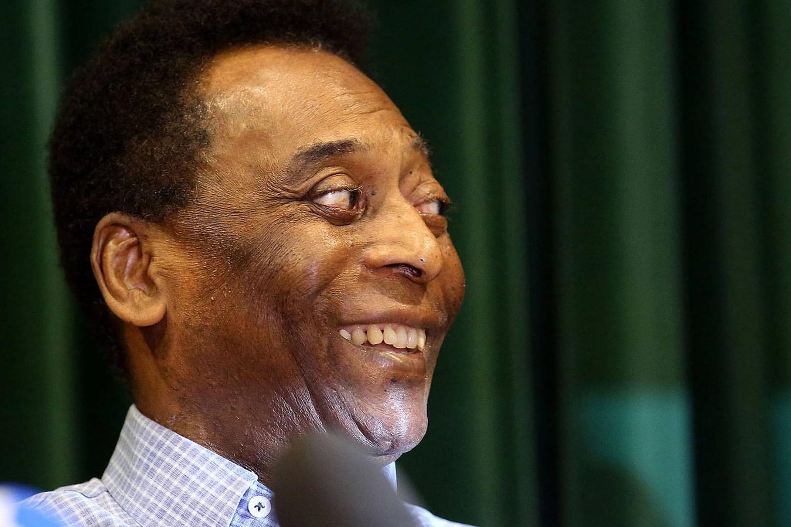 Pele bei einer Pressekonferenz (Archivbild): Die Fußballlegende ist aus dem Krankenhaus entlassen worden.