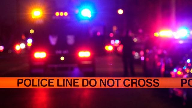 Polizeiband in der Nähe des Tatorts einer Schießerei in Sacramento. Polizeiband in der Nähe des Tatorts einer Schießerei in Sacramento.