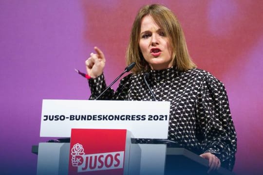 Die Juso-Bundesvorsitzende Jessica Rosenthal sieht die geplanten Milliarden-Investitionen in die Bundeswehr kritisch.