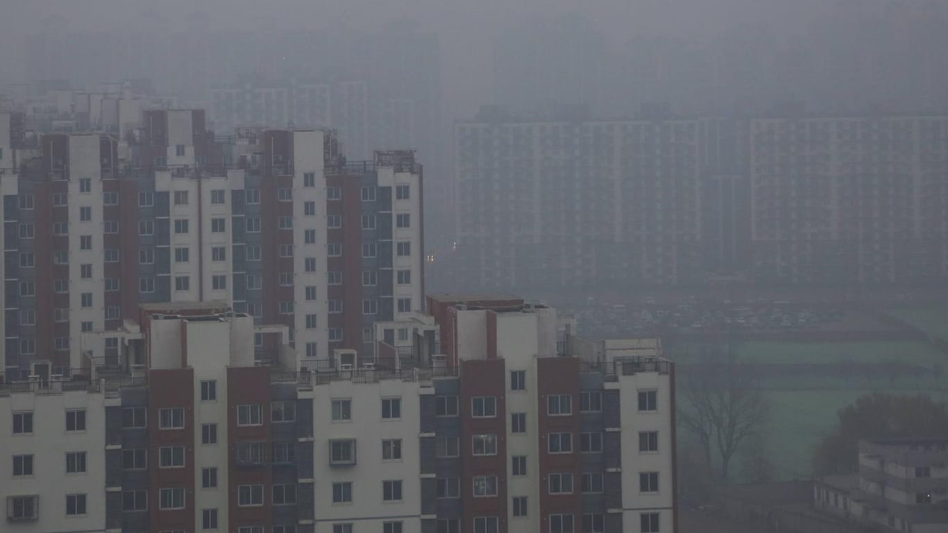Die chinesische Hauptstadt Beijing versinkt im Smog: Allein an den Folgen von Luftverschmutzung sterben weltweit jährlich mehr als 10 Millionen Menschen.